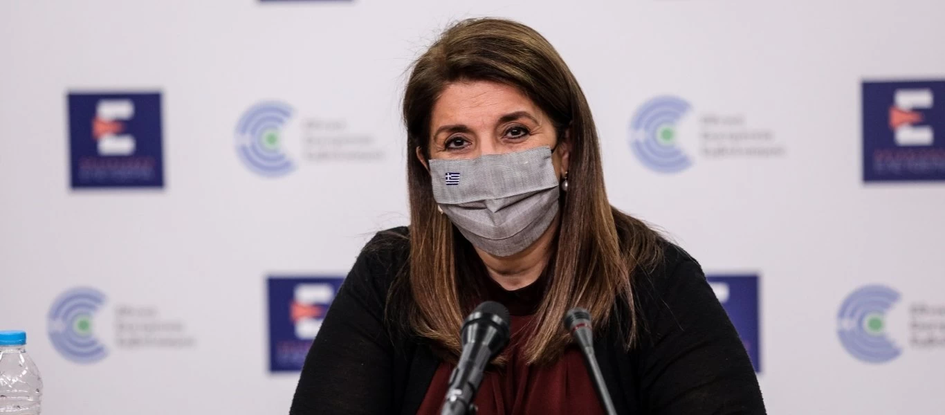 Ομολογία: Καταστρέφουν τις ζωές για πανδημία «επιπέδου γρίπης»- Β.Παπαευαγγέλου: «Νοσούν νέοι αλλά... στο σπίτι»